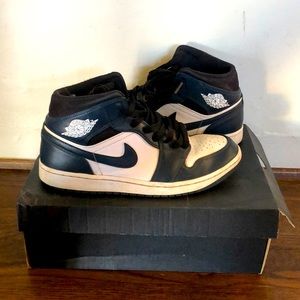 Air Jordan 1 Mid “Armory Navy” sneakers